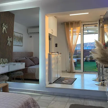 Stunning Panoramic View, 2 Minutes Metro Apartment *