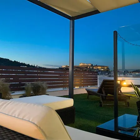 Stunning Panoramic View, 2 Minutes Metro Apartment